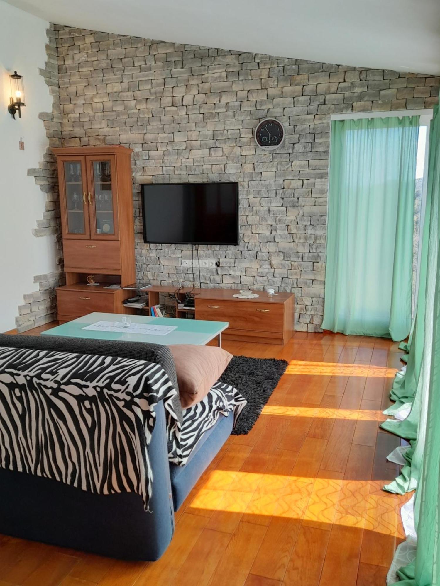 Loren Pirovac Ngoại thất bức ảnh